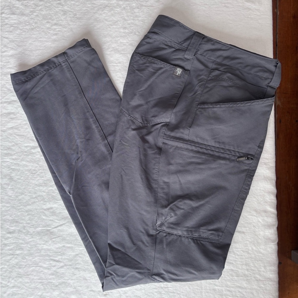 Men’s The North Face Lightweight Grey Zip Front Pant Size 30 Pockets